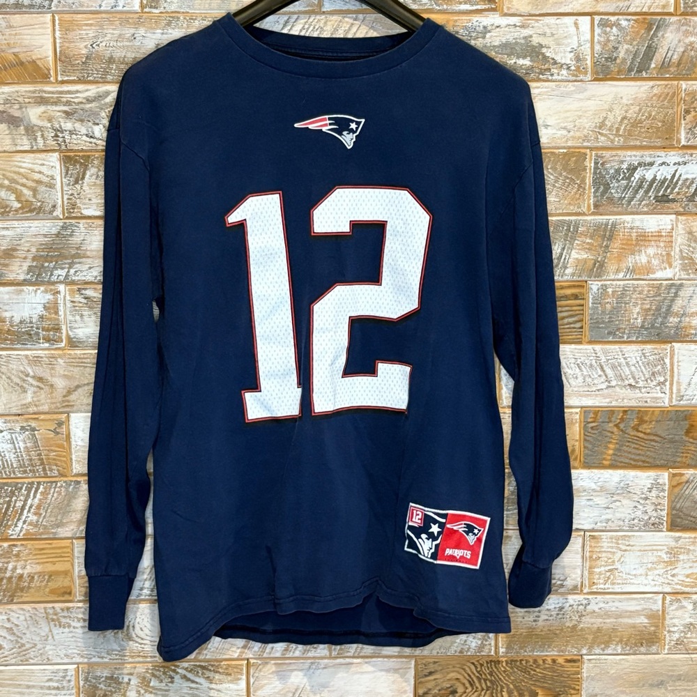 New England Patriots, #12,Tom Brady Majestic Shirt. Navy w/white numbers. Size L